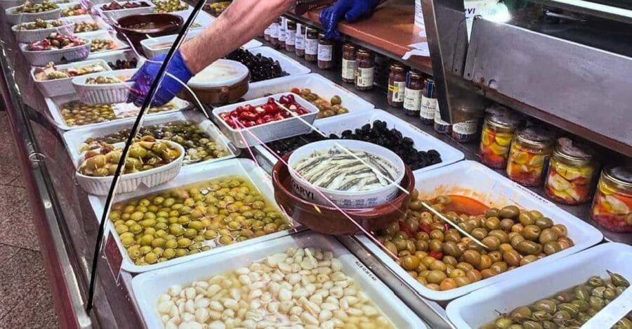Barcelona´s Lunch or Dinner Tapas Tour: Food and Happiness - Exploring Barcelona’s Authentic Flavors