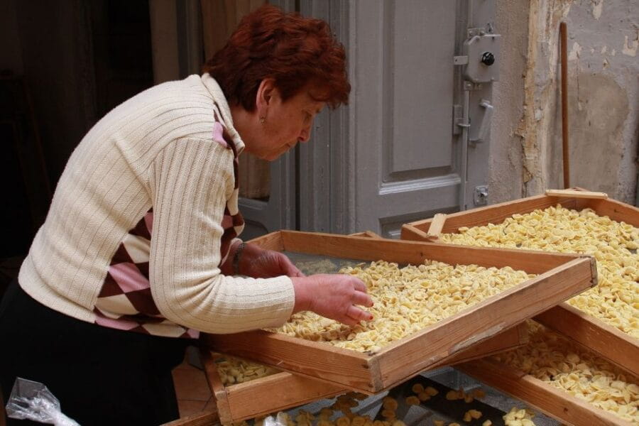 Bari: Private Walking Tour - The Basilica San Nicola: Heart of the City