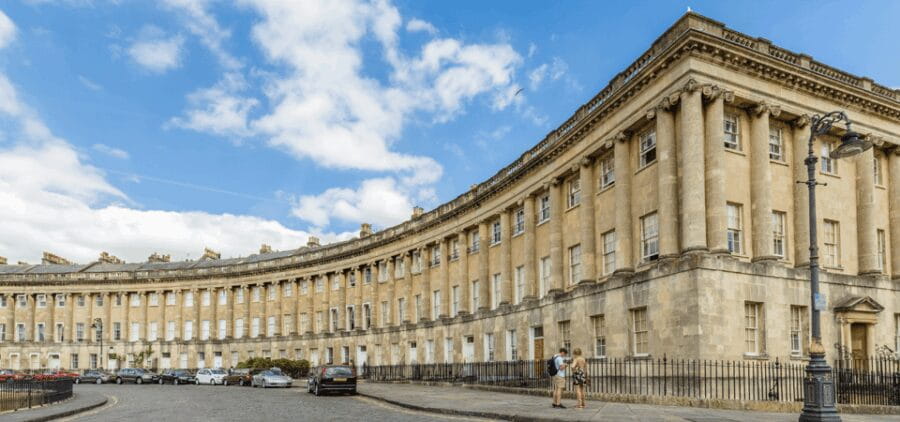 Bath: Bridgeton Walking Tour with an APP - Price and Logistics