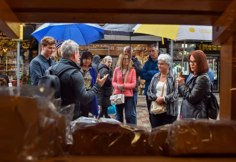 Belfast: Guided Food Walking Tour with Street Art and Pubs - Entering Belfast’s Flavorful Streets and Art Scene
