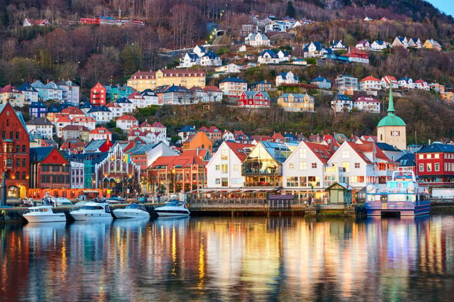 Bergen: Sightseeing Walking Tour with Ferry Ride - The Itinerary in Detail