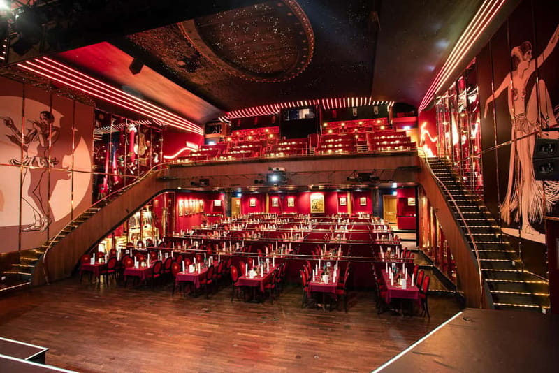 Berlin: Highlight Show "FLYING LIGHTS" - Variety Show - The Venue: Wintergarten Varieté in Berlin