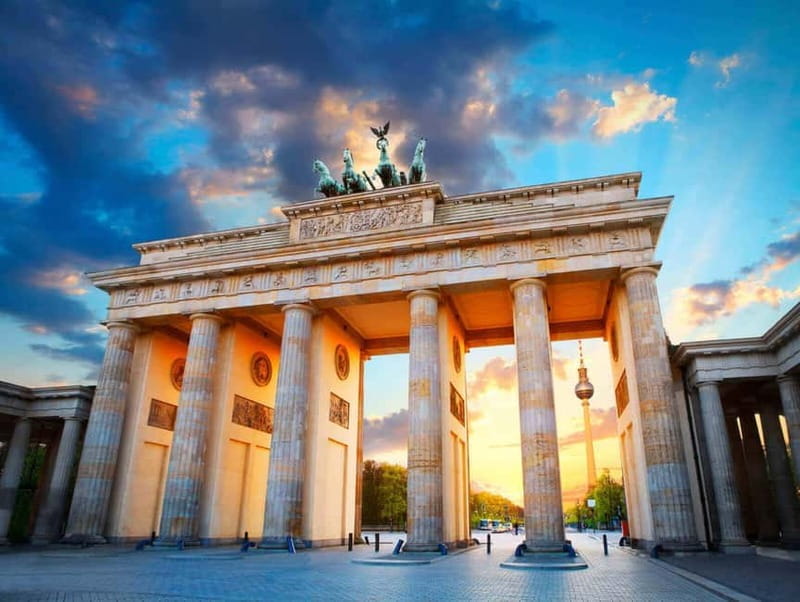 Berlin: Private City Tour - Berlin Highlights Guided Walk - Exploring Berlin in Depth: The Itinerary Breakdown