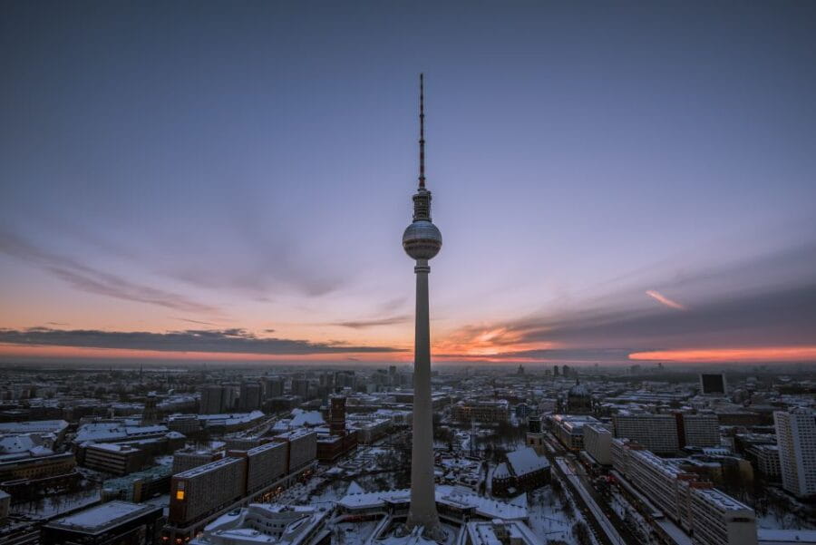 Berlin: Private Guided Tour of the Main Sights - Detailed Breakdown of the Itinerary