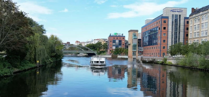 Berlin: Sightseeing Cruise from Berlin Main Station - Who Should Consider This Cruise?