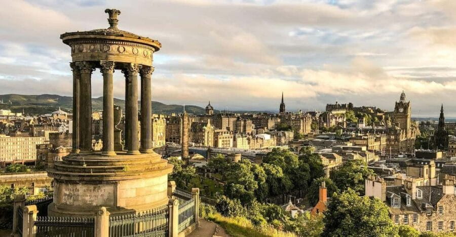 Best of Edinburgh Walking Tour-3 Hours, Small Group max 10 - Walking Through Edinburgh’s Iconic Streets