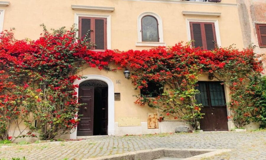 Best of Rome City Center Walking tour & Hop on Hop Off Bus - Navigating Rome’s Landmarks with the Hop-On, Hop-Off Bus