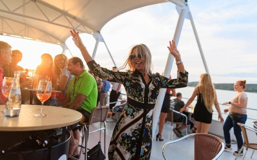 Biggesee: 30 plus Revival Boat Party - Who Should Consider This Experience
