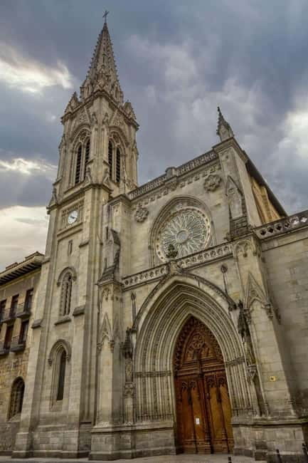 Bilbao: I am a guide who shows the history of the town of Bilbao. - Final Thoughts: Is It Worth It?