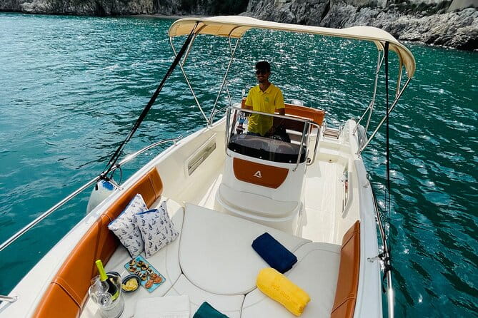 Boat and dinghy rental in Cetara on the Amalfi Coast - Price, Logistics, and Value