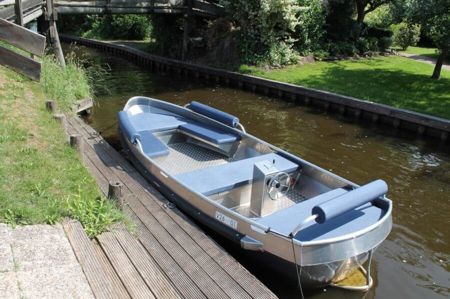 Boatrental 2 Hours 8 Person with Steeringwheel and cushions - Who This Experience Is Best For