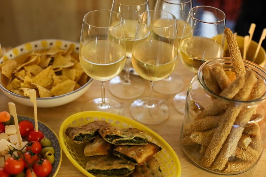 BOLOGNA APE IN LAB: Create your own jewelry while sipping a glass of wine! - Who Should Book This?