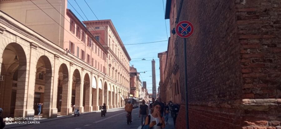 Bologna: Private Guided Walking Tour - Introduction to Bolognas Charms
