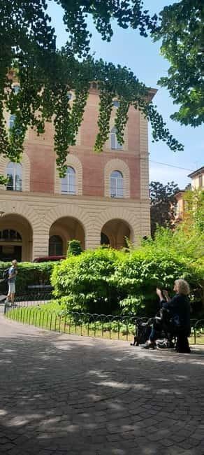 Bologna: Sip and Paint Happy Hour experience - Price and Logistics