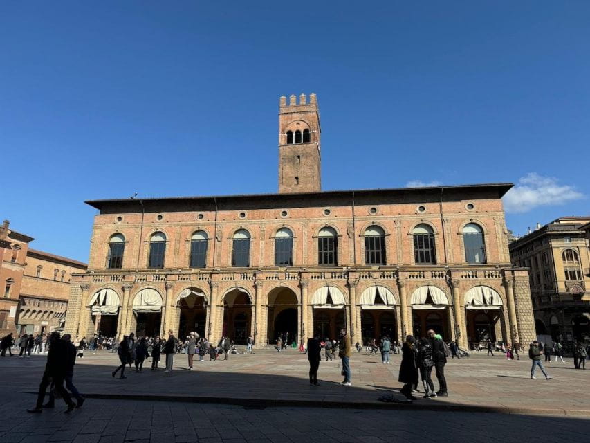 Bologna Walking tour with Tower Sky View and Archiginnasio - Climbing the Two Towers: A Must-See Viewpoint