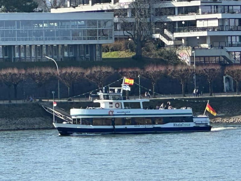 Bonn: Winter tour by boat with mulled wine - The Experience and Its Atmosphere