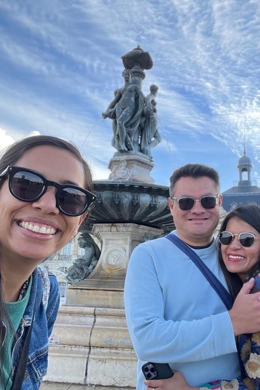 Bordeaux: Small group - Guided Walking Tour - Discovering Bordeaux with Guadalupe: A Guide to the Highlights