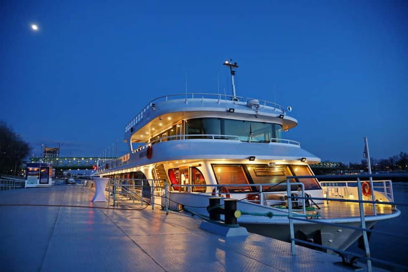Bratislava: Cruise with Dinner on the Waves of the Danube - What to Expect: Comfort, Views, and Cuisine