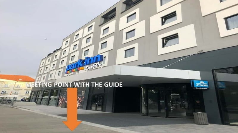 Bratislava: Guided Walking Tour with Castle Entry Ticket - The Climax: Bratislava Castle