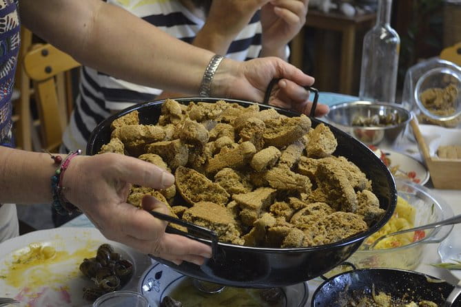 Bread and rusks with a Cretan mum in a village nearby Heraklion - FAQ