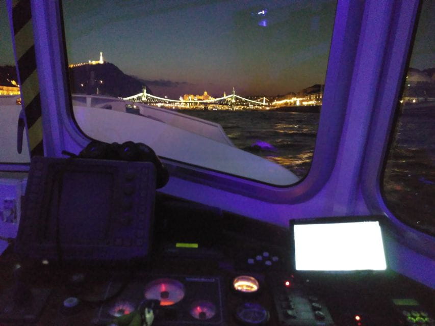 Budapest: 1-Hour Private Boat Cruise - An Insider’s Look at the Budapest Private Boat Cruise