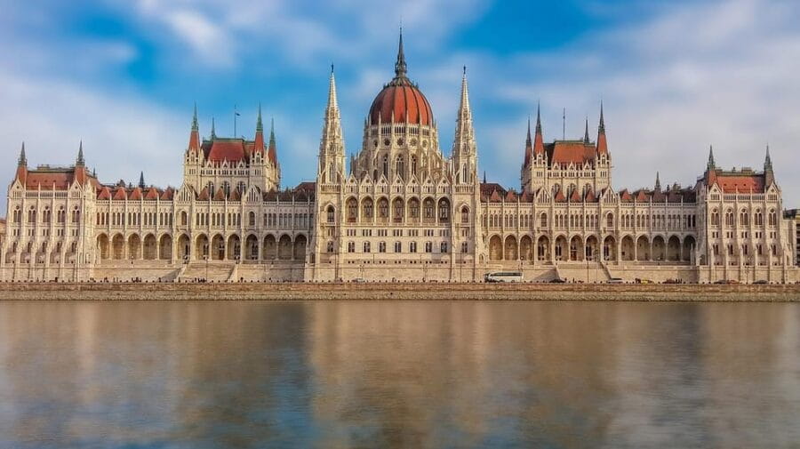 Budapest: 2 Hour City Highlights Tour with Local - Breaking Down the Itinerary