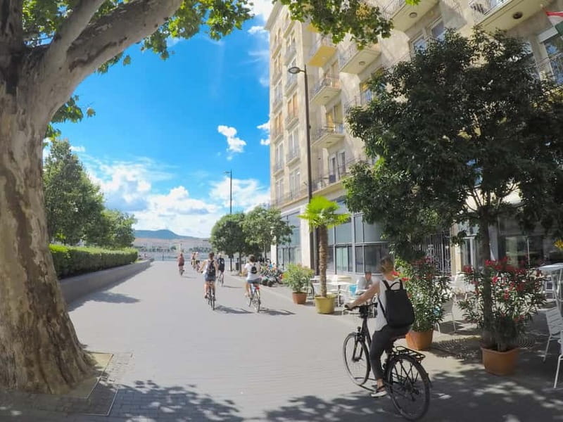 Budapest Afternoon Bike Tour with a Summer Drink - Exploring Budapests Iconic Landmarks