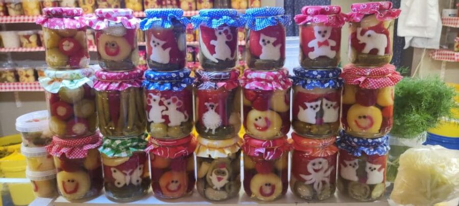 Budapest: Central Market Hall Guided Food Tour with Tastings - Entering the Market: The First Impressions