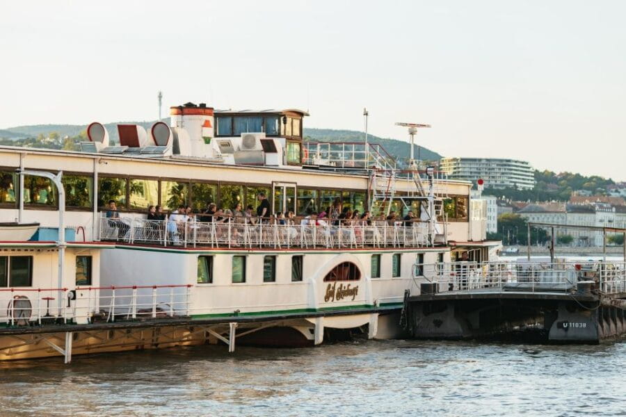 Budapest: Danube Cruise with Hungarian Dinner and Live Music - Exploring Budapest by Water: Setting the Scene