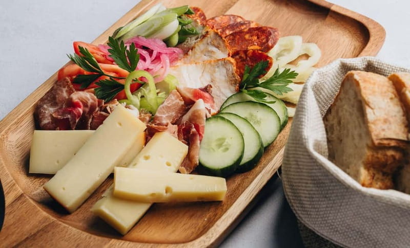 Budapest: Folklore Revue Dinner Show with Unlimited Drinks - Experience Overview: What To Expect During the Night