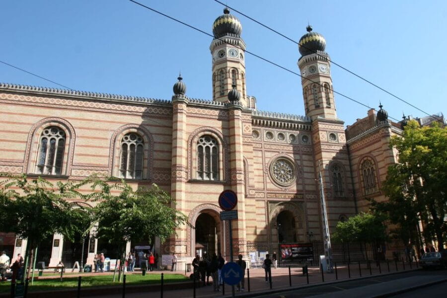 Budapest: Jewish Heritage Guided Tour with Synagogue Ticket - Glimpsing the Past at the Rumbach and Kazinczy Synagogues
