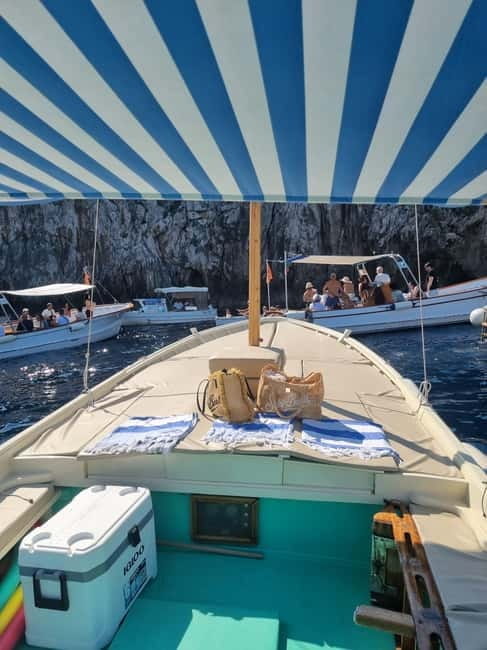 Capri: Private Boat Tour with Snorkeling and Soft Drinks - The Experience in Detail: Itinerary and Highlights