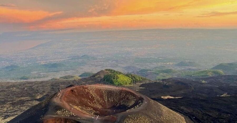 Catania: Etna Sunset Tour with Pickup and Drop-off - Exploring the volcanic landscape: Bove Valley and Silvestri Craters
