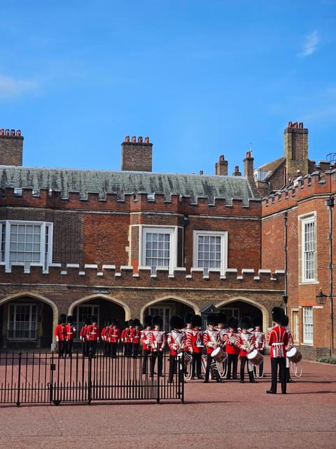 Changing of the Guard Experience - Exploring the Changing of the Guard in London: A Deep Dive
