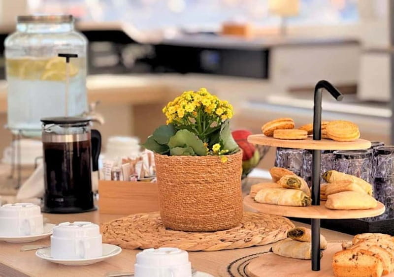 Chania Old Port: Luxury Catamaran Cruise to Agioi Theodoroi - Sailing from the Old Port