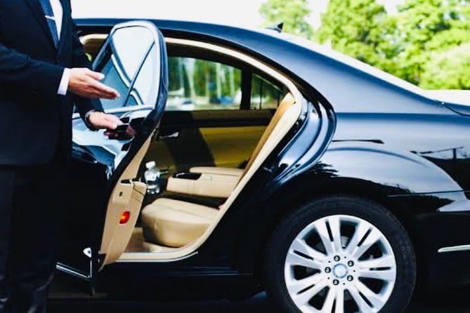 Chauffeur Service For Airport Transfers in London 2025 - What You Can Expect on Your Journey