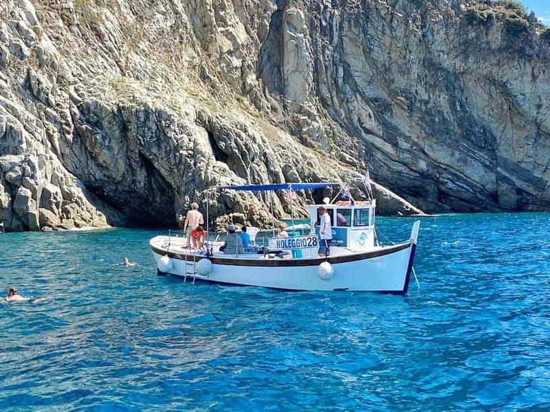 Cinque Terre boat tour with a traditional ligurian gozzo - Who is this tour best for?