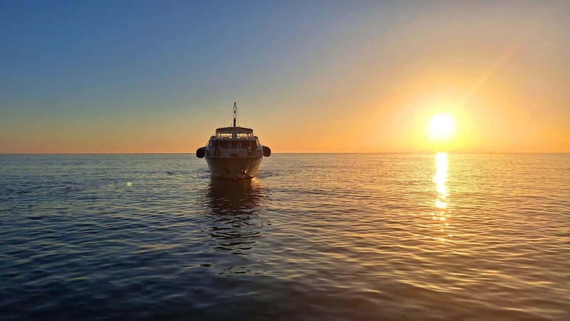 Cinque Terre: Sunset boat tour with aperitifs - Who Will Love This?