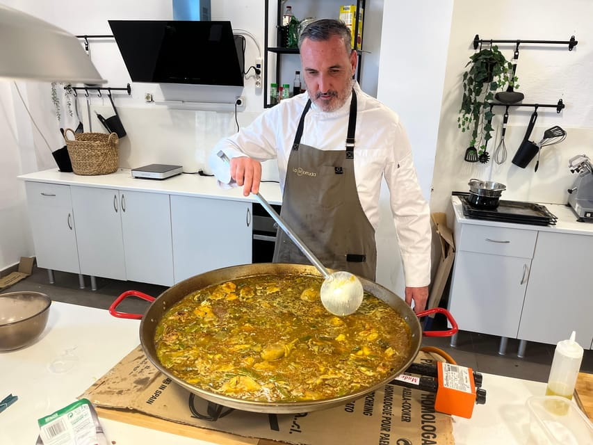 Class of Valencian Paella with welcome drinks and tapas - Who This Experience Suits Best