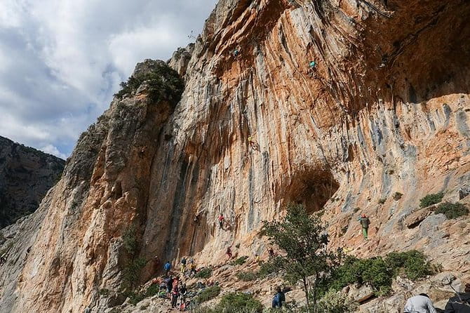 Climbing in Leonidio with instructor - How the Experience Is Structured