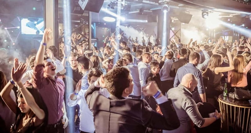 Cluj-Napoca: VIP Dining, Limo ride & Clubbing - Who Should Consider This Experience?