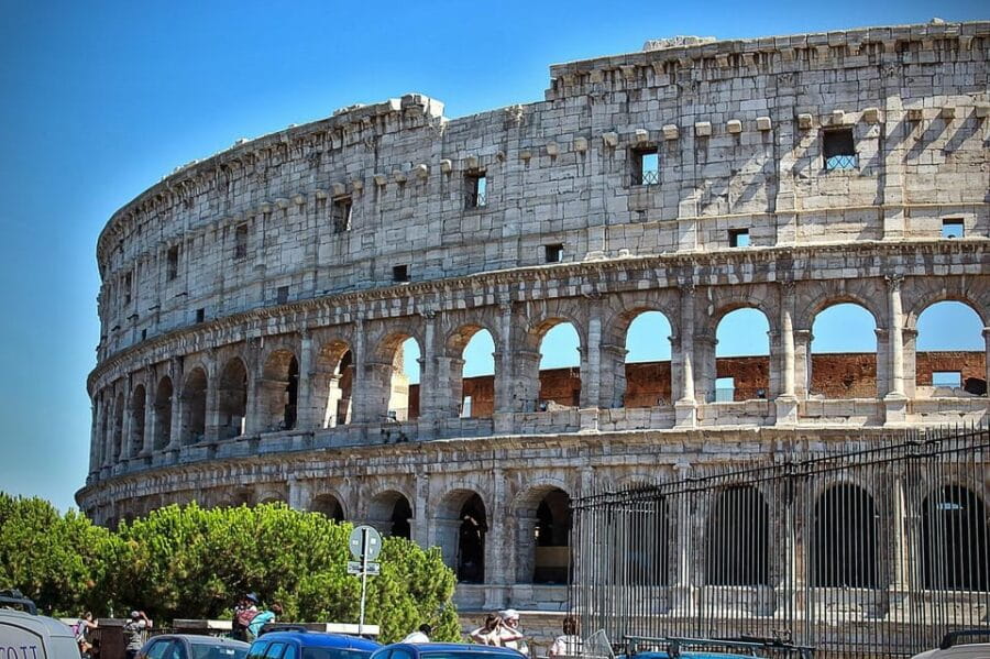 Colosseum, Palatine and Forum tour with virtual guide - Discovering the Roman Forum and Palatine Hill
