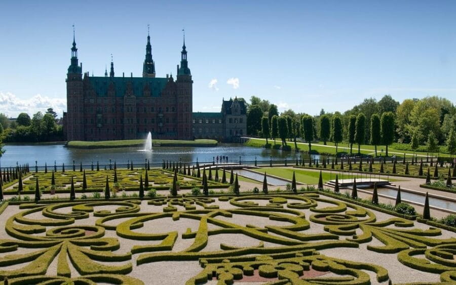 Copenhagen: Frederiksborg Tour in Spanish - Exploring Frederiksborg Palace: The Heart of the Experience
