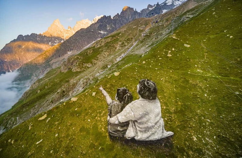 Courmayeur: Skyway Monte Bianco Cable Car Return Ticket - Dining with a View and Relaxation