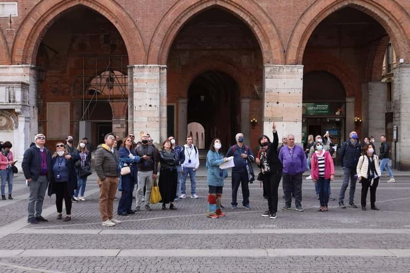 Cremona: City of art and music in Italian - Price and Logistics