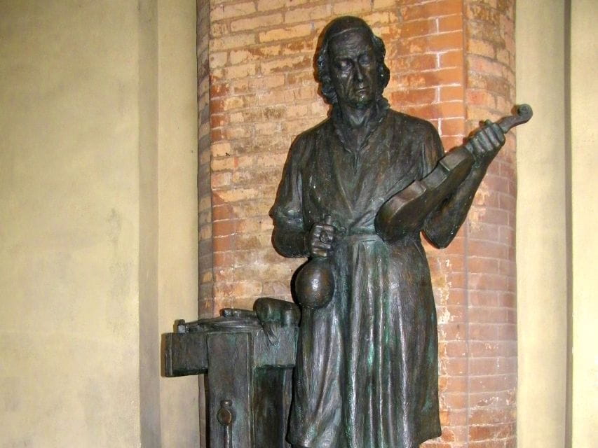 Cremona private city tour with licensed tour guide - Price and Logistics: Good Value for a Short, Focused Tour