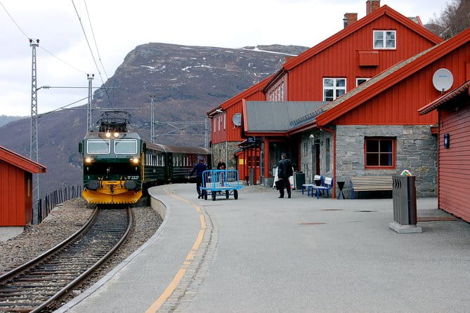 Cruise Special: Private Trip To Canyons And Waterfalls With Flåm Railway - Exploring the Itinerary in Detail