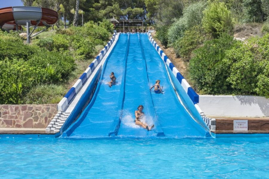 Cullera: Aquopolis Cullera Entry Ticket - Relaxation and Extras: VIP and Facilities
