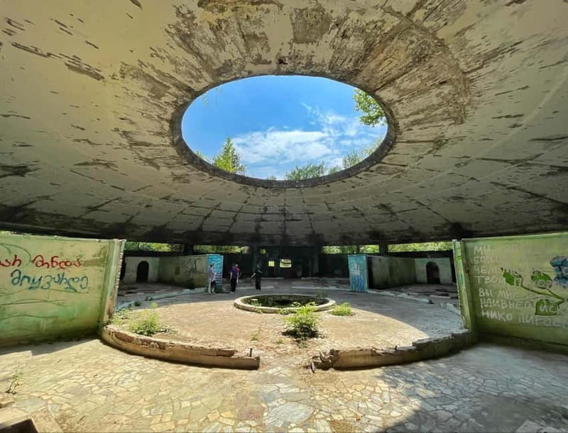 Day tour from Tbilisi to Kutaisi and Tskaltubo - Tskaltubo’s Soviet-Era Echoes: Abandoned Sanatoriums and Eerie Buildings