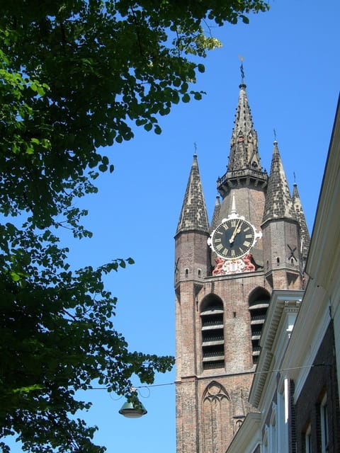 Delft - Private Historic Walking Tour - Visiting the Courtyard of Klaeeuwshofje: A Quiet Corner of Faith
